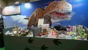 福井の恐竜グッズたちが商談用に展示してありました。ランドセルまで。